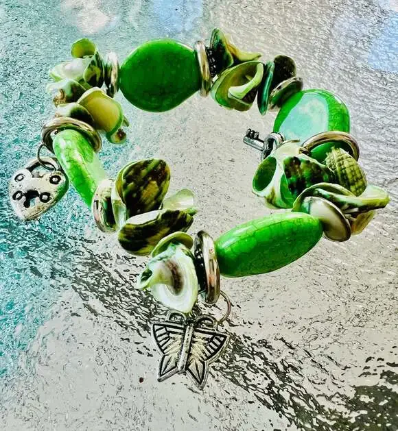 Set of Four Pristine Vintage 7" Coastal Bohemian Beach Style Stretchy Bracelets - Picture 5 of 6